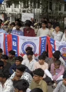 Telangana: फीस प्रतिपूर्ति को लेकर निजी कॉलेजों की हड़ताल चौथे दिन भी जारी Telangana: फीस प्रतिपूर्ति को लेकर निजी कॉलेजों की हड़ताल चौथे दिन भी जारी