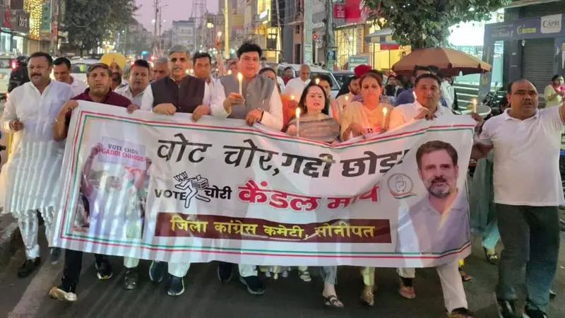 Haryana : सोनीपत में कांग्रेस ने निकाला कैंडल मार्च Haryana : सोनीपत में कांग्रेस ने निकाला कैंडल मार्च