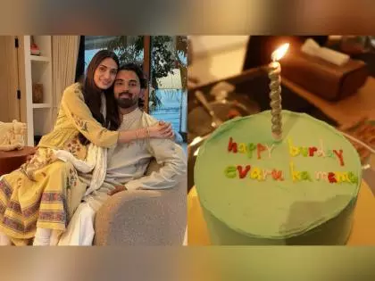 अथिया शेट्टी का बर्थडे सेलिब्रेशन: KL राहुल संग डिनर की तस्वीरें हुईं वायरल अथिया शेट्टी का बर्थडे सेलिब्रेशन: KL राहुल संग डिनर की तस्वीरें हुईं वायरल