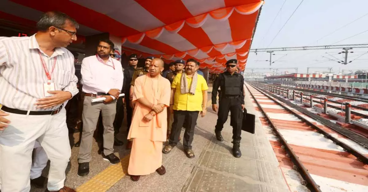Varanasi: वाराणसी में प्रधानमंत्री दौरे से पहले स्टेशन तैयारियों की समीक्षा Varanasi: वाराणसी में प्रधानमंत्री दौरे से पहले स्टेशन तैयारियों की समीक्षा