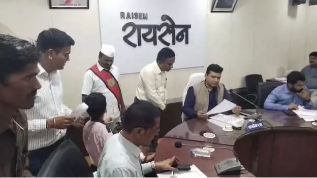 फर्जी बिल से ठेकेदार से 7 लाख हड़पने का मामला: सरपंच सचिव के खिलाफ शिकायत फर्जी बिल से ठेकेदार से 7 लाख हड़पने का मामला: सरपंच सचिव के खिलाफ शिकायत