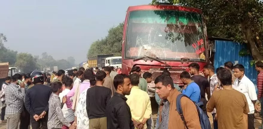 Bareilly: टेंपो-बाइक टक्कर के बाद पुलिस बूथ में घुसी बस, सात घायल Bareilly: टेंपो-बाइक टक्कर के बाद पुलिस बूथ में घुसी बस, सात घायल