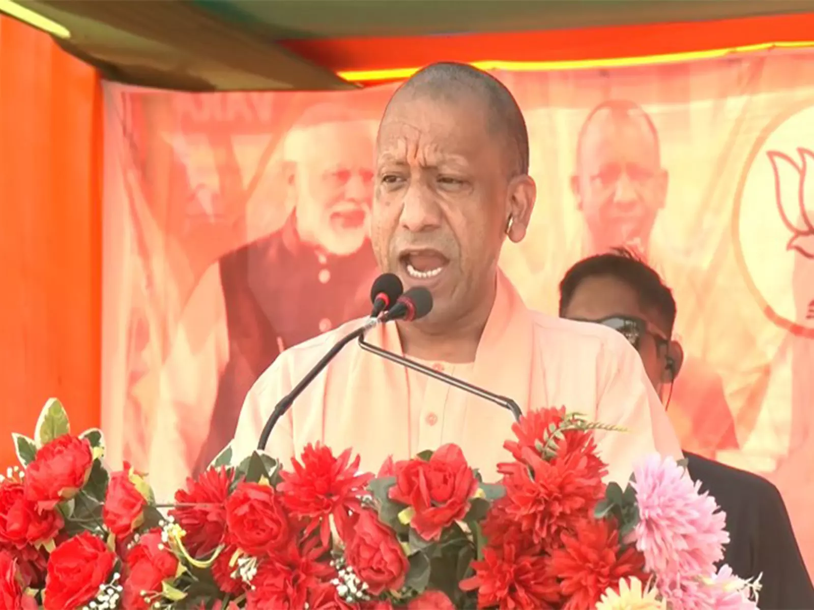 Bihar Elections: योगी आदित्यनाथ ने महागठबंधन पर युवाओं को पहचान का संकट देने का आरोप लगाया Bihar Elections: योगी आदित्यनाथ ने महागठबंधन पर युवाओं को पहचान का संकट देने का आरोप लगाया