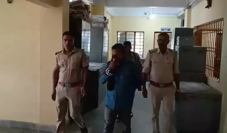 Siliguri: आर्मी कैंप से विदेशी नागरिक की गिरफ्तारी Siliguri: आर्मी कैंप से विदेशी नागरिक की गिरफ्तारी
