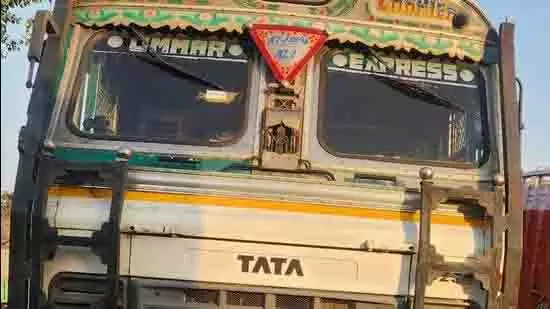 Nuh: तेज रफ्तार ट्रक ने दंपति और दो बच्चों को कुचला Nuh: तेज रफ्तार ट्रक ने दंपति और दो बच्चों को कुचला