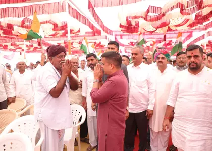 Gujarat के उपमुख्यमंत्री ने कच्छ के सीमावर्ती गांव का दौरा किया Gujarat के उपमुख्यमंत्री ने कच्छ के सीमावर्ती गांव का दौरा किया