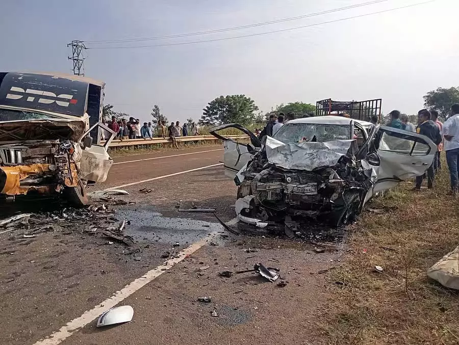 Accident ; तेलंगाना के चार तीर्थयात्रियों की मौत Accident ; तेलंगाना के चार तीर्थयात्रियों की मौत