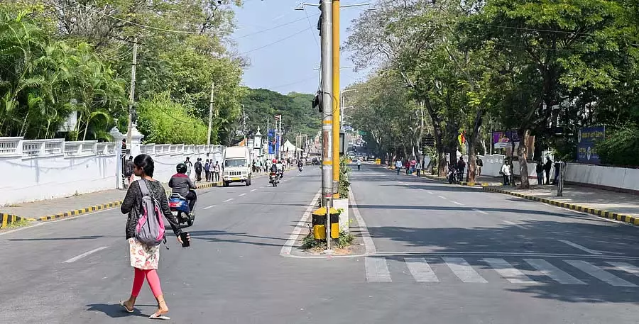 शहर में दो फ्लाईओवर: सांसद यदुवीर ने विरोध किया शहर में दो फ्लाईओवर: सांसद यदुवीर ने विरोध किया