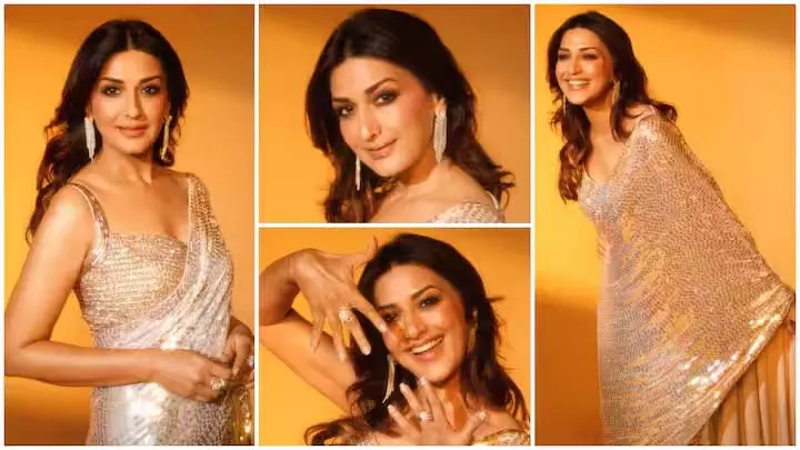 50 की उम्र में भी Sonali Bendre ने गोल्डन साड़ी में बिखेरा जलवा 50 की उम्र में भी Sonali Bendre ने गोल्डन साड़ी में बिखेरा जलवा