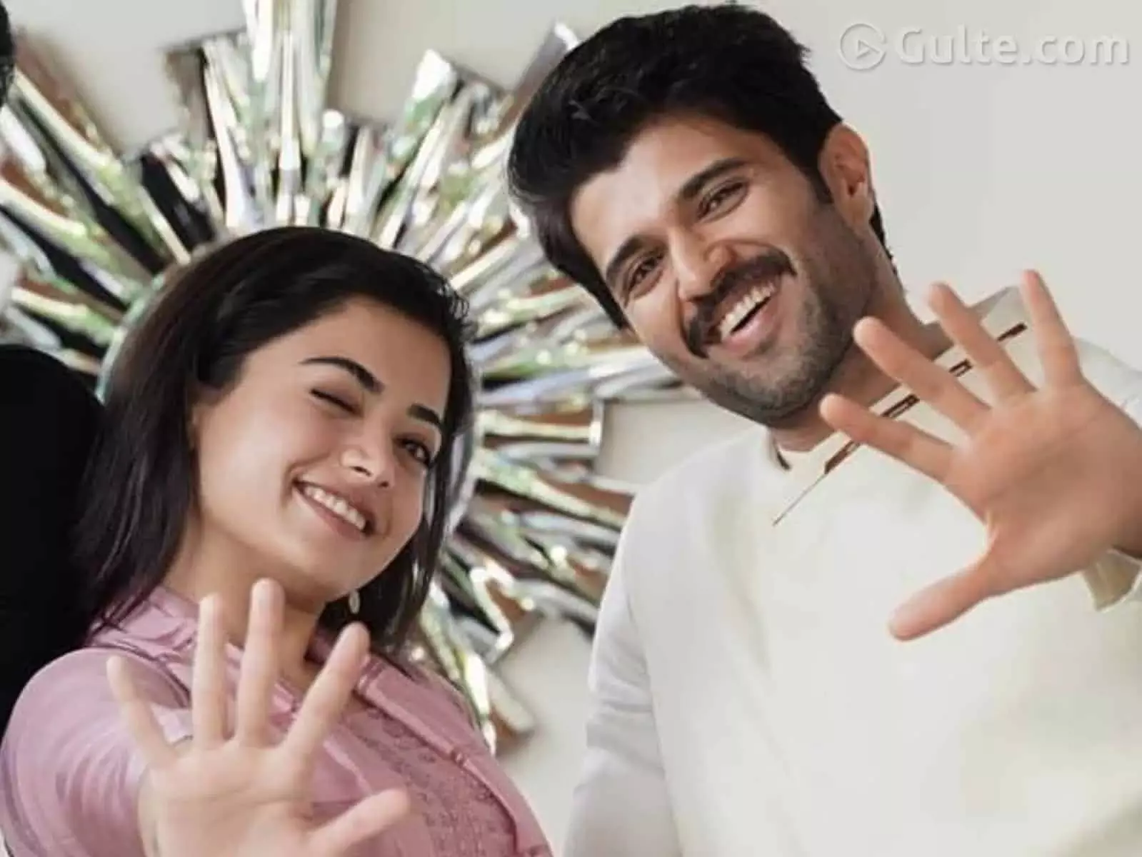 Rashmika Mandanna और विजय देवरकोंडा ने की प्राइवेट सगाई, शादी की चर्चा तेज Rashmika Mandanna और विजय देवरकोंडा ने की प्राइवेट सगाई, शादी की चर्चा तेज