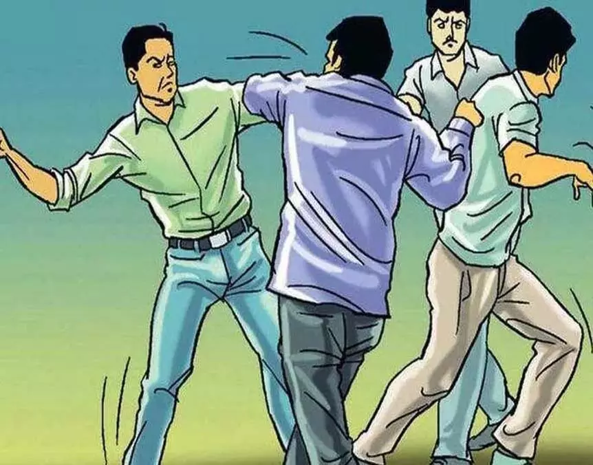 बस स्टैंड पर मजदूर से मारपीट, जांच में जुटी पुलिस बस स्टैंड पर मजदूर से मारपीट, जांच में जुटी पुलिस