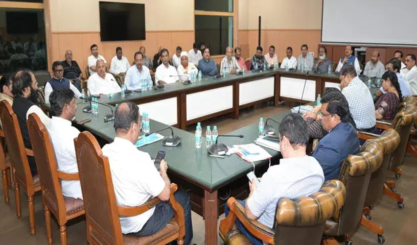 फीस प्रतिपूर्ति बकाया पर निजी कॉलेजों ने विरोध 15 नवंबर तक टाला फीस प्रतिपूर्ति बकाया पर निजी कॉलेजों ने विरोध 15 नवंबर तक टाला
