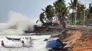 Philippines में तूफान ‘कलमेगी’ की तबाही, 140 की मौत, लाखों लोग बेघर Philippines में तूफान ‘कलमेगी’ की तबाही, 140 की मौत, लाखों लोग बेघर