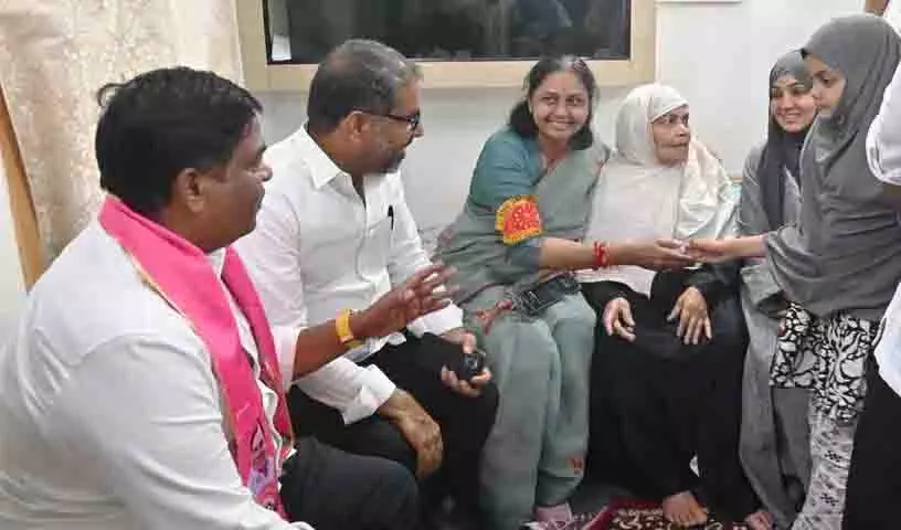 जुबली हिल्स: AIMIM को कांग्रेस समर्थन पर आलोचना जुबली हिल्स: AIMIM को कांग्रेस समर्थन पर आलोचना