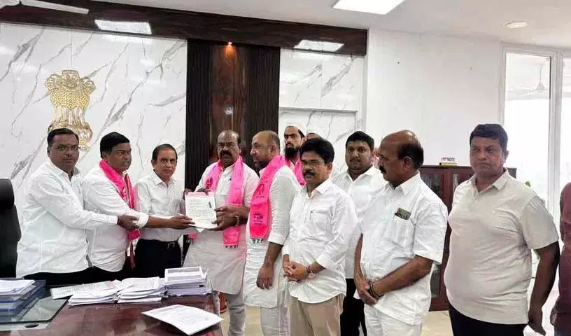 BRS ने सीएम रेवंत रेड्डी की टिप्पणियों पर राज्य चुनाव आयुक्त से शिकायत की BRS ने सीएम रेवंत रेड्डी की टिप्पणियों पर राज्य चुनाव आयुक्त से शिकायत की