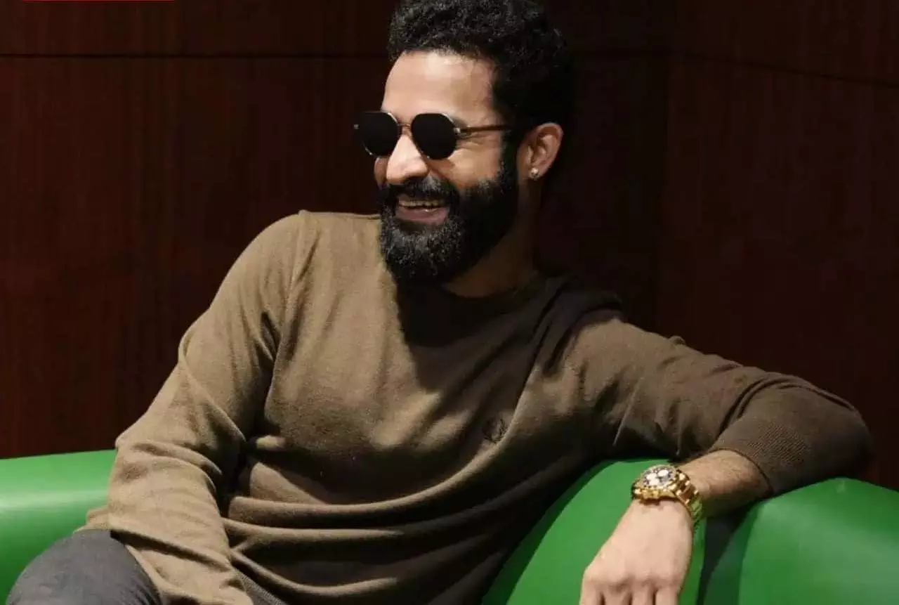 Junior NTR ने पहनी ₹2.2 करोड़ की रोलेक्स घड़ी, लग्ज़री स्टाइल का जलवा Junior NTR ने पहनी ₹2.2 करोड़ की रोलेक्स घड़ी, लग्ज़री स्टाइल का जलवा