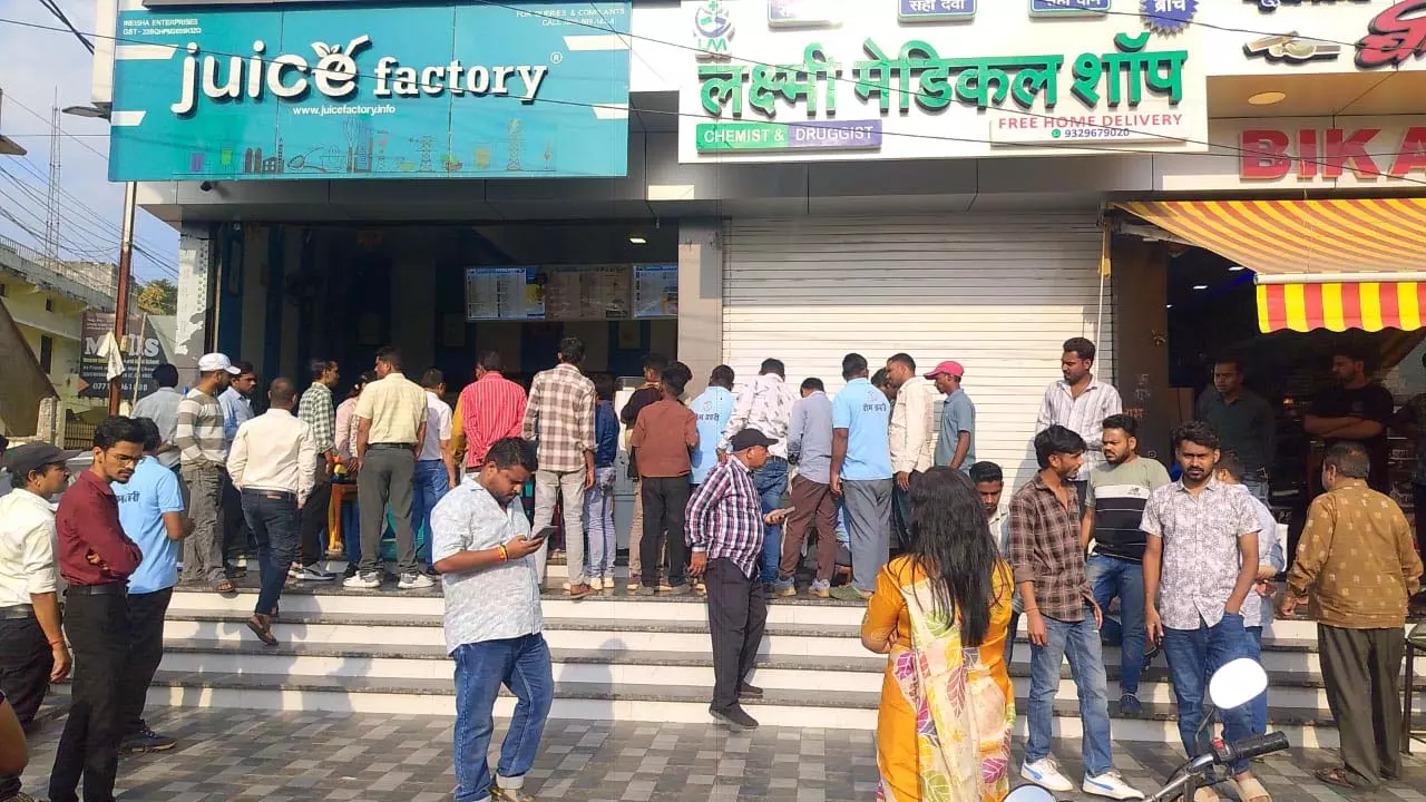 नगर निगम ने अवैध दुकान और बकाया कर न देने वालों पर की सख्त कार्रवाई नगर निगम ने अवैध दुकान और बकाया कर न देने वालों पर की सख्त कार्रवाई
