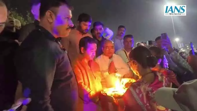 नासिक: मंत्री नीतेश राणे ने पंचवटी रामकुंड घाट पर किया गंगा आरती में भागीदारी नासिक: मंत्री नीतेश राणे ने पंचवटी रामकुंड घाट पर किया गंगा आरती में भागीदारी