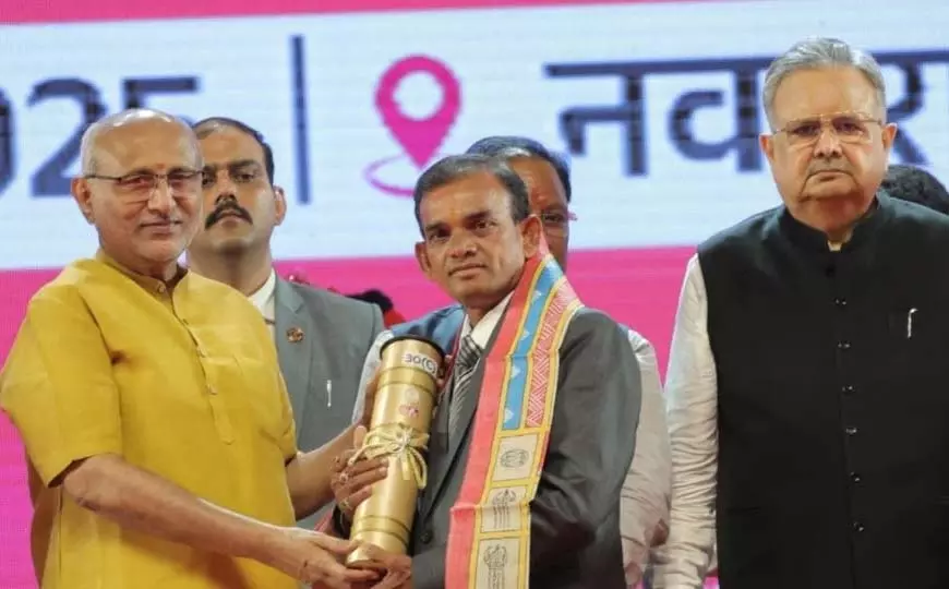 अधिवक्ता भरतलाल सोनी को बैरिस्टर ठाकुर छेदीलाल सम्मान पुरस्कार से गया नवाजा अधिवक्ता भरतलाल सोनी को बैरिस्टर ठाकुर छेदीलाल सम्मान पुरस्कार से गया नवाजा