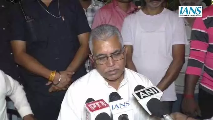 बंगाल में चुनावी हिंसा पर BJP नेता दिलीप घोष का आरोप बंगाल में चुनावी हिंसा पर BJP नेता दिलीप घोष का आरोप