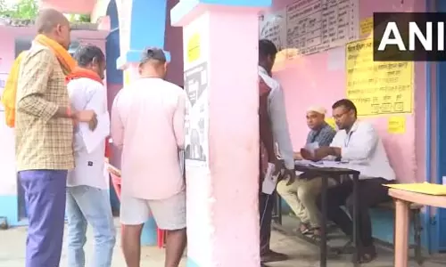बिहार चुनाव में पहले चरण की वोटिंग शुरू