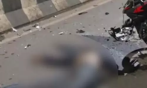 लालपुर ओवरब्रिज में 2 की मौत, एक्सीडेंट का Video आया सामने लालपुर ओवरब्रिज में 2 की मौत, एक्सीडेंट का Video आया सामने