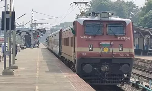 ट्रेन टक्कर में 6 महिलाओं की मौत: ट्रैक पार करने की कोशिश करते समय हादसा हुआ
