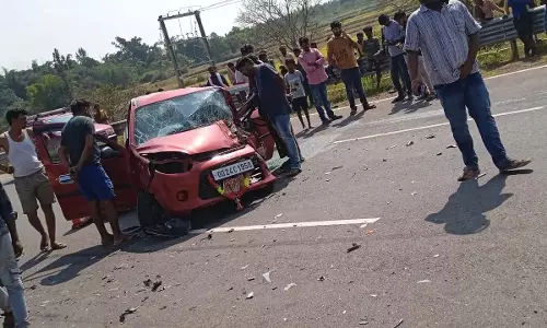 Odisha: नबरंगपुर में सड़क हादसे में एक फॉरेस्ट ऑफिसर की मौत, 2 अन्य अधिकारी घायल