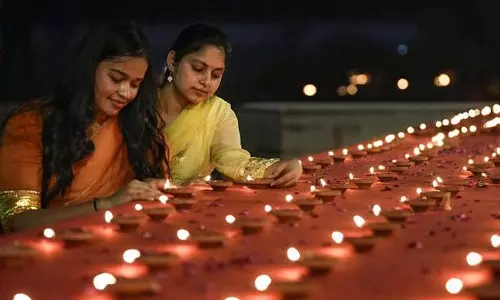 PM Modi ने देव दीपावली पर देश को बधाई दी, वाराणसी के घाटों की तस्वीरें शेयर की