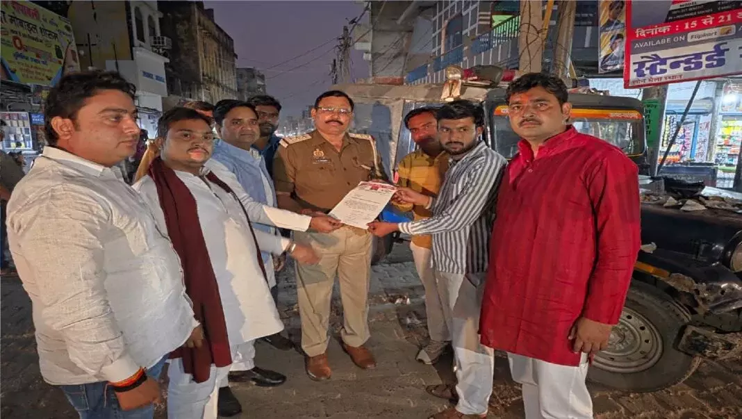 Farrukhabad: अखिलेश के खिलाफ आपत्तिजनक टिप्पणी पर सपा कार्यकर्ताओं ने जताया रोष Farrukhabad: अखिलेश के खिलाफ आपत्तिजनक टिप्पणी पर सपा कार्यकर्ताओं ने जताया रोष