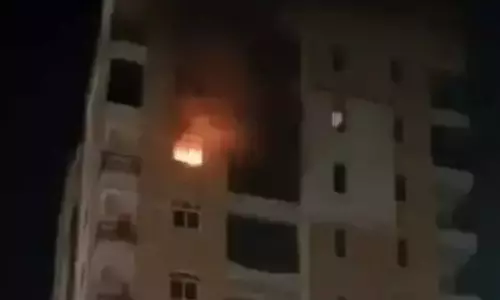 Jaipur: भीषण आग में फंसे छह लोग, दमकल ने शुरू किया रेस्क्यू ऑपरेशन Jaipur: भीषण आग में फंसे छह लोग, दमकल ने शुरू किया रेस्क्यू ऑपरेशन