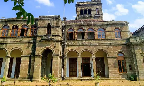 पुणे यूनिवर्सिटी 34 स्थान नीचे खिसककर QS एशिया यूनिवर्सिटी रैंकिंग 2026 में 207वें स्थान पर आ गई पुणे यूनिवर्सिटी 34 स्थान नीचे खिसककर QS एशिया यूनिवर्सिटी रैंकिंग 2026 में 207वें स्थान पर आ गई