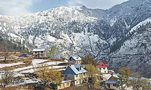 ऊपरी इलाकों में ताजा बर्फबारी, रामबन के मैदानी इलाकों में बारिश
