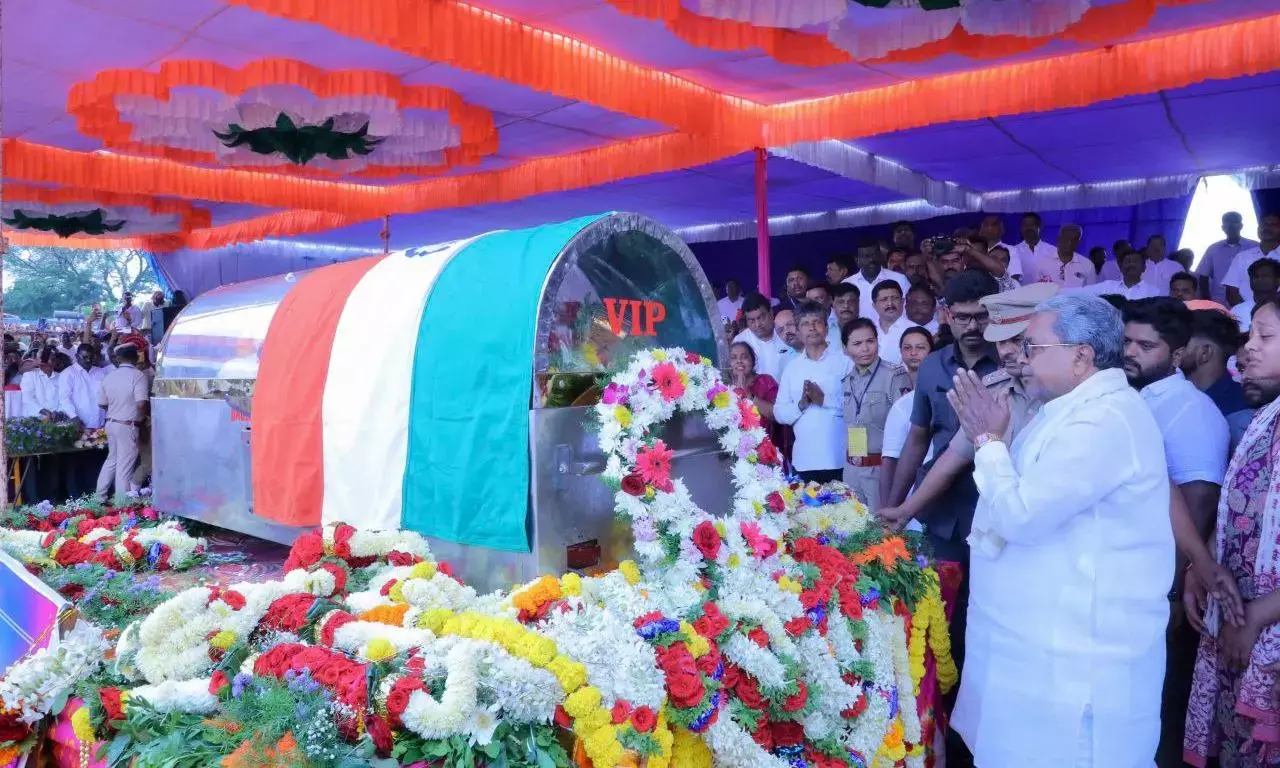 पूर्व मंत्री एचवाई मेती का बागलकोट में पूरे राजकीय सम्मान के साथ अंतिम संस्कार किया गया