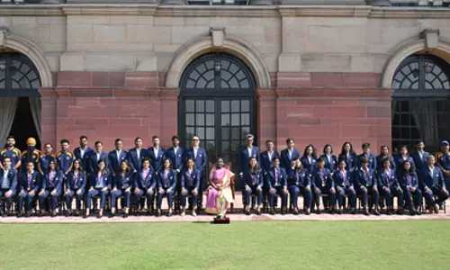 राष्ट्रपति भवन में महिला क्रिकेट टीम का स्वागत, राष्ट्रपति मुर्मू ने दी बधाई