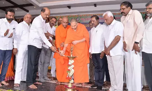 नंजावधूता स्वामीजी ने कृष्णा और गौड़ा के नाम पर एक वोकेशनल कॉलेज खोलने का सुझाव दिया