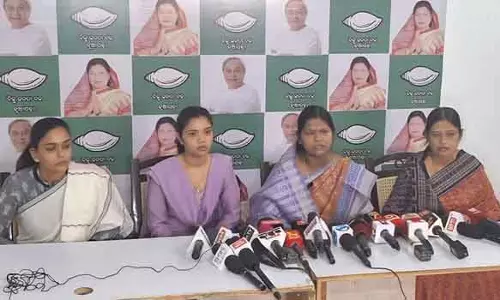 नुआपाड़ा उपचुनाव: BJD महिला नेताओं ने भाजपा के जाल में न फंसने का आह्वान किया