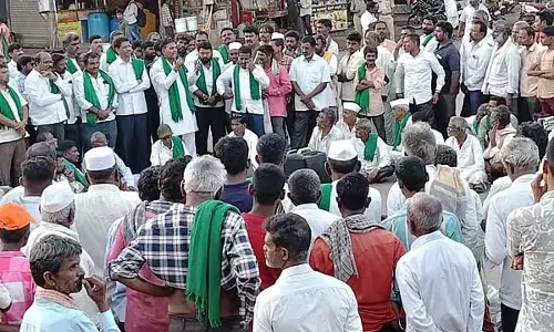 Karnataka : यारागती किसानों का विरोध प्रदर्शन 4 दिन पूरे हो गए Karnataka : यारागती किसानों का विरोध प्रदर्शन 4 दिन पूरे हो गए