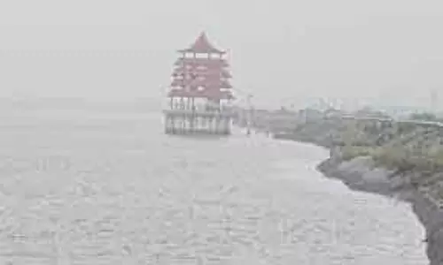 चेम्बरमबक्कम झील में जल स्तर में तेजी से वृद्धि देखी जा रही चेम्बरमबक्कम झील में जल स्तर में तेजी से वृद्धि देखी जा रही