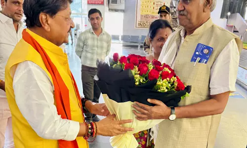 सपरिवार इंदौर पहुंचे MP बृजमोहन अग्रवाल