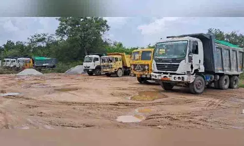 मेडक खदानों से ओवरलोड बजरी ट्रकों के कारण सड़क सुरक्षा पर बढ़ीं चिंताएं मेडक खदानों से ओवरलोड बजरी ट्रकों के कारण सड़क सुरक्षा पर बढ़ीं चिंताएं