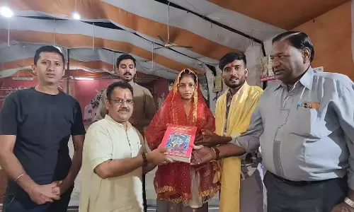 MP : मुस्लिम महिला ने खंडवा मंदिर में हिंदू बॉयफ्रेंड से शादी करने के लिए धर्म बदला MP : मुस्लिम महिला ने खंडवा मंदिर में हिंदू बॉयफ्रेंड से शादी करने के लिए धर्म बदला