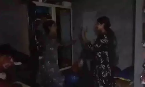 यूट्यूबर वंशिका और उसकी मां के बीच हिंसक झड़प का वीडियो वायरल