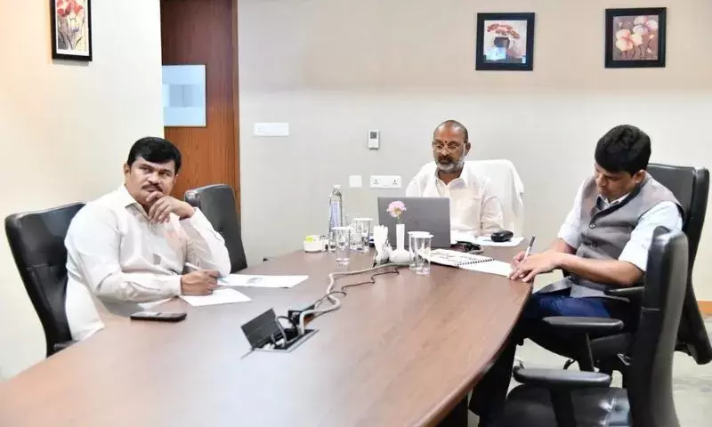 Manipur में केंद्रीय मंत्री ने आईडीपी मामलों पर जिला प्रशासन से लिया हालचाल Manipur में केंद्रीय मंत्री ने आईडीपी मामलों पर जिला प्रशासन से लिया हालचाल