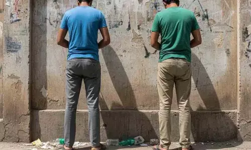 Maharashtra में सार्वजनिक स्थान पर पेशाब करने का वीडियो वायरल होने के बाद व्यक्ति ने आत्महत्या कर ली