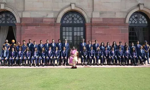 भारतीय महिला टीम ने राष्ट्रपति द्रौपदी मुर्मू से मुलाकात की भारतीय महिला टीम ने राष्ट्रपति द्रौपदी मुर्मू से मुलाकात की