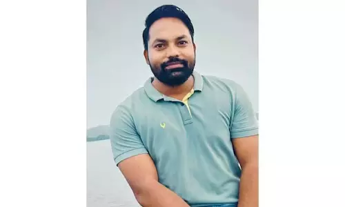 UP के झांसी में क्रिकेट खेलते समय 30 वर्षीय एलआईसी अधिकारी की गिरकर मौत UP के झांसी में क्रिकेट खेलते समय 30 वर्षीय एलआईसी अधिकारी की गिरकर मौत