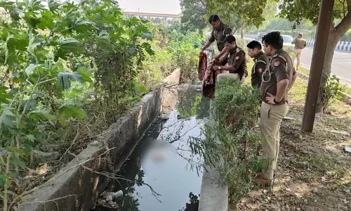 Noida सेक्टर 82 में महिला का सिर कटा और नग्न शव मिलने से दहशत फैल गई