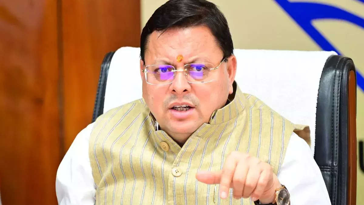 Dehradun: कर्मचारियों-शिक्षकों-छात्रों को मुख्यमंत्री का सम्मान