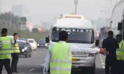 Gurugram: पटौदी-बिलासपुर मार्ग पर अवैध पार्किंग पर अभियान